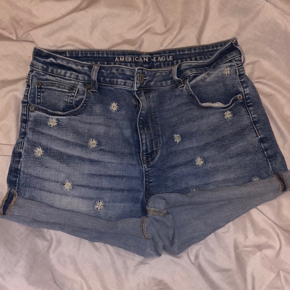 American Eagle Outfitters Pants - Cute 🌼🌸 AE denim shorts